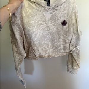 Croppped Marble-Print Hoodie in Light Beige with Dark Accent